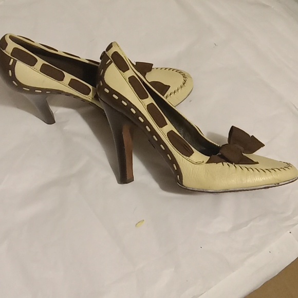 BCBG MAXAXRIA HEELS - Picture 2 of 9